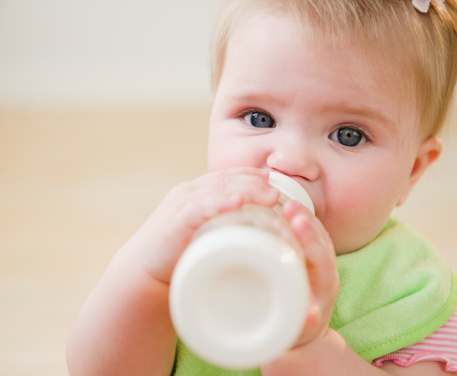 Quand faut-il donner du lait de vache à son enfant ? / Source image : Gettyimages