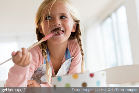 Cuisiner avec ses enfants : faire ses propres petits chocolats