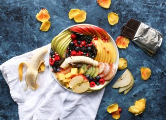 Assiettes de fruits frais