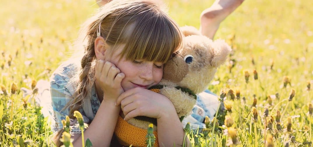 enfant-et-doudou