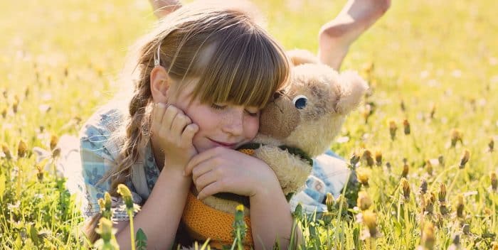 enfant-et-doudou